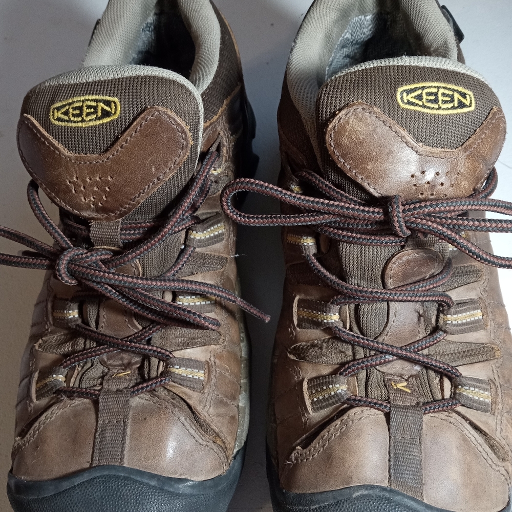 Men's Keen brown hiking boots sz 9 good condition waterproof
